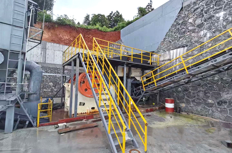 廣東清遠800t/h河卵石制砂生產(chǎn)現(xiàn)場.jpg